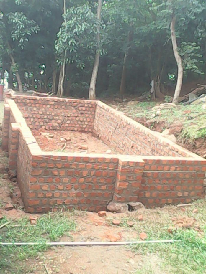 Tank frame with header brick layout